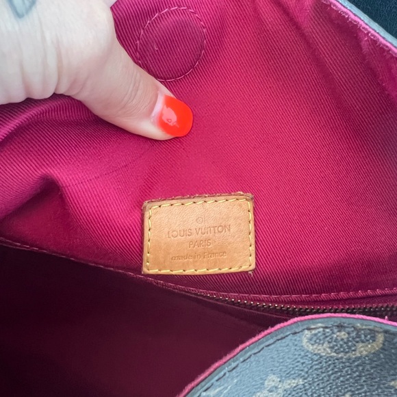 Great condition. Some pen marks in the bag outside and band perfect - Picture 5 of 5